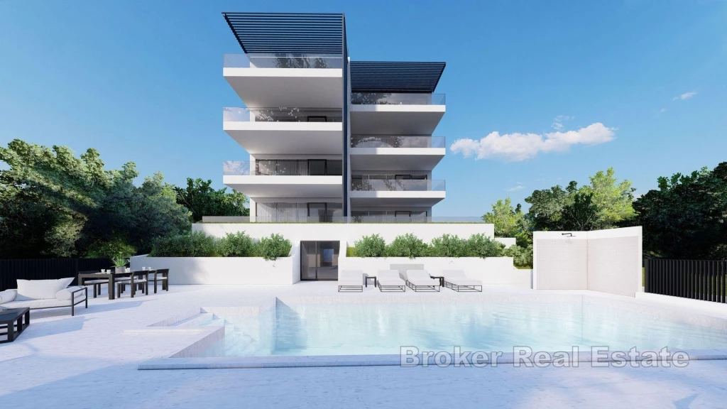 Luxurious penthouse in the first row to the sea