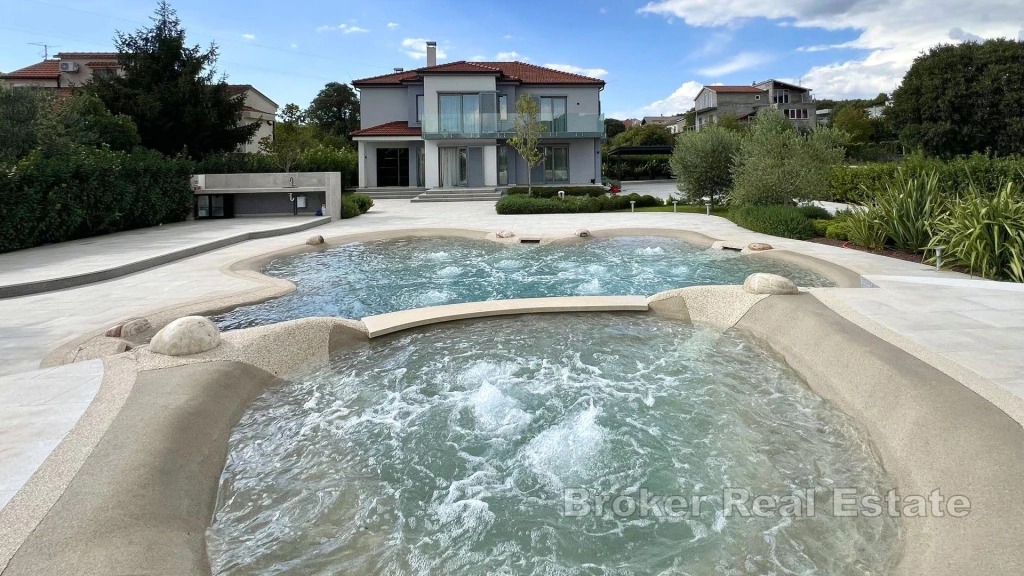 Luxury villa in a quiet part of town