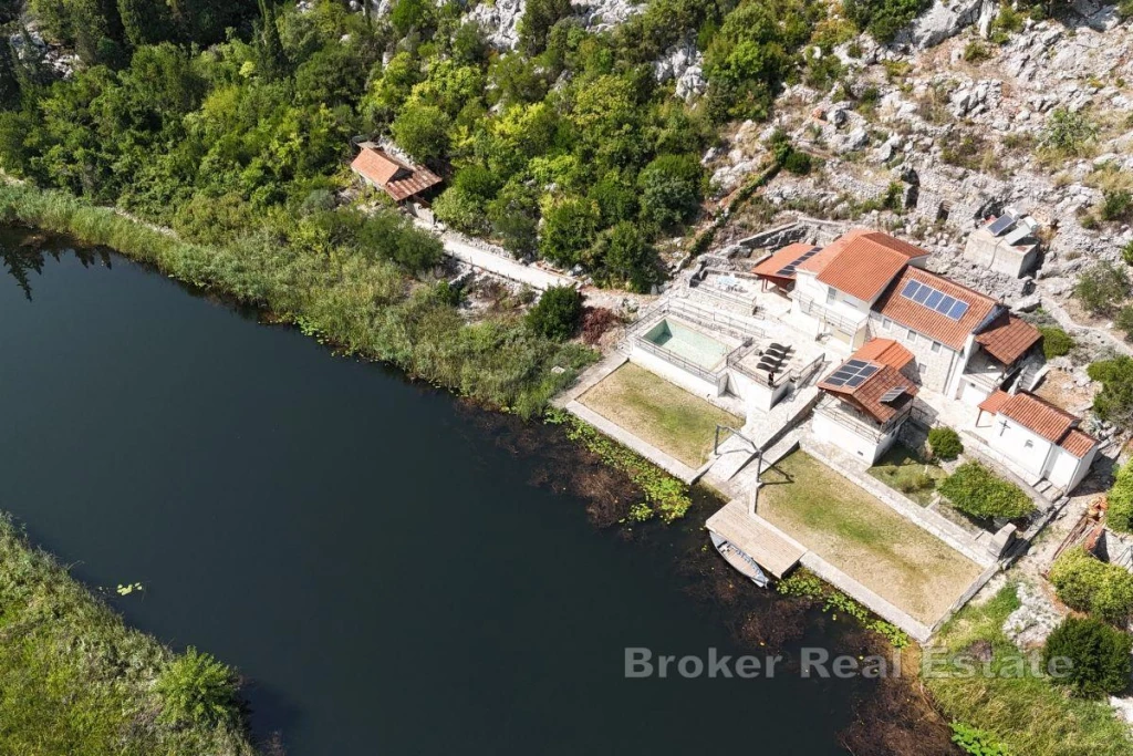 Authentic house for sale in Podbrijest, Neretva river valley