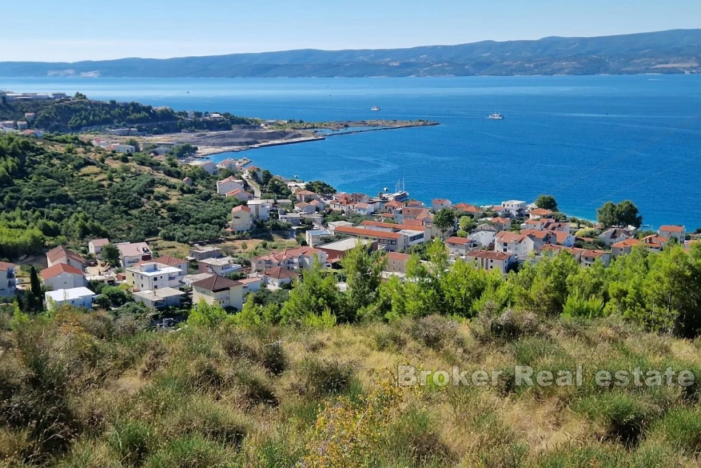Spacious building plot with sea view