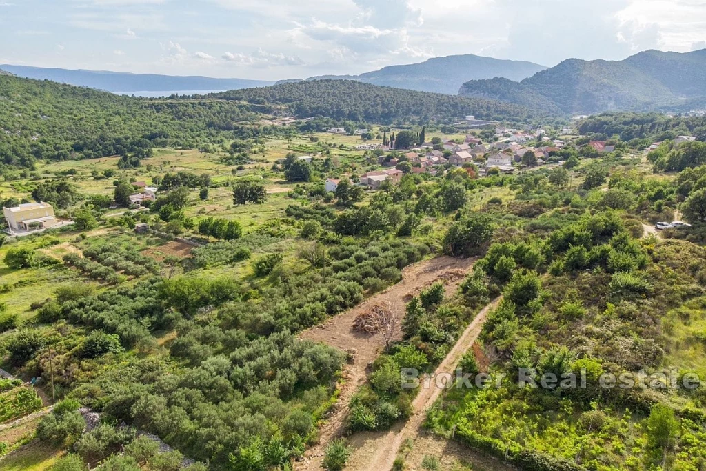 Building land in a quiet location