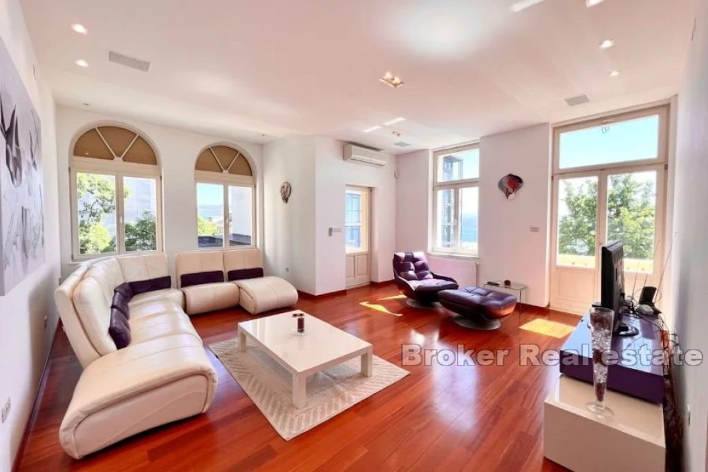 Exclusive apartment in a villa with a sea view