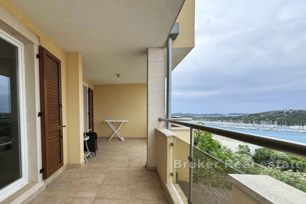 Apartment with a sea view