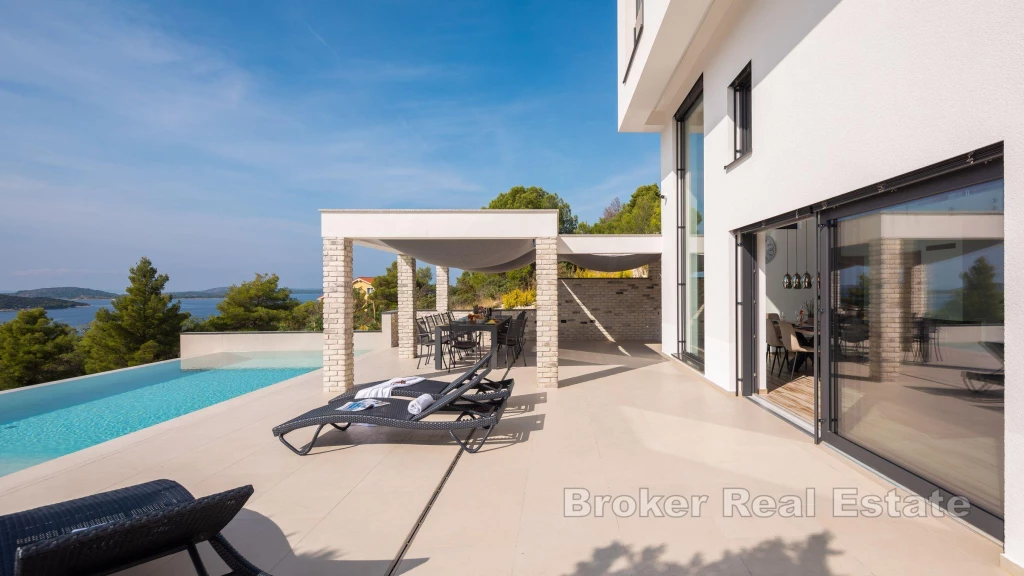 Villa with pool and auxiliary buildings near the sea