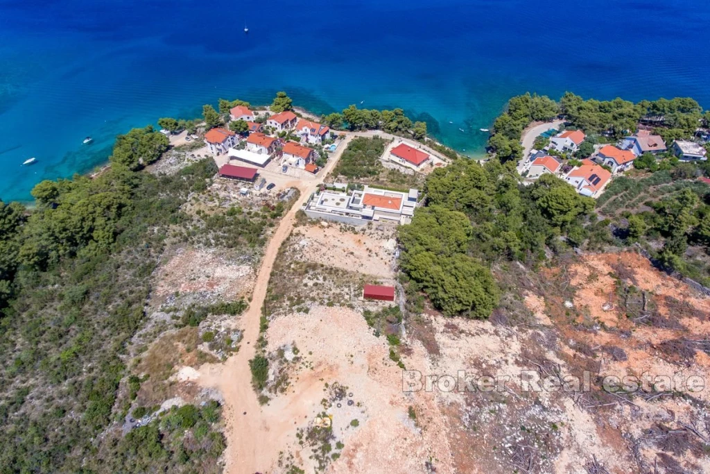 A spacious building plot near the sea with a view