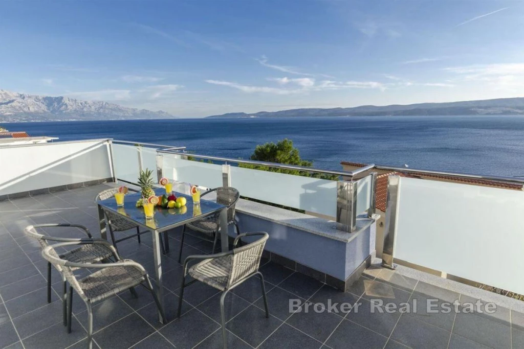 Attractive villa near the sea