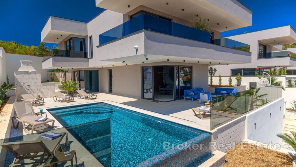 Luxury villa with sea view