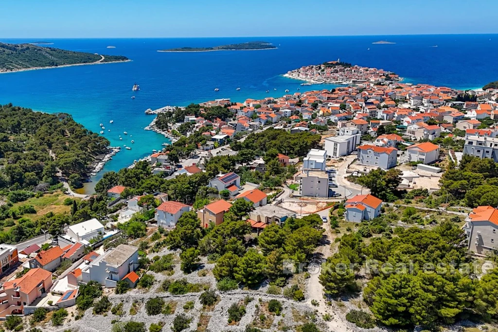 Building land with a view of the sea