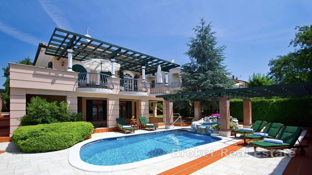 Exclusive villa in an attractive location