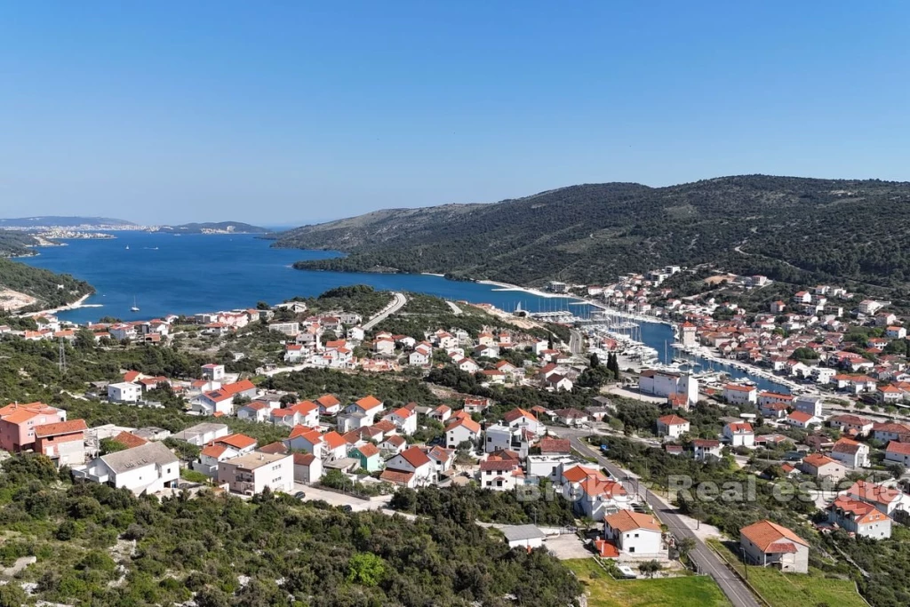 Building land with a sea view
