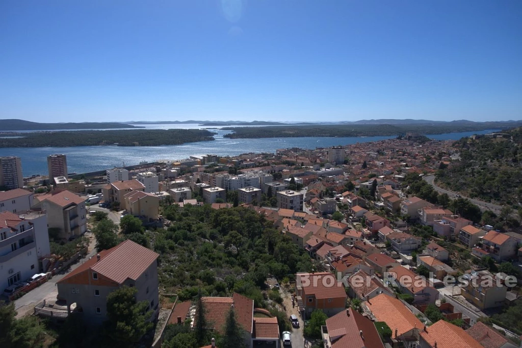 Attractive building plot with a view of the bay