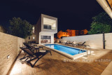 Villa with heated pool in a quiet location