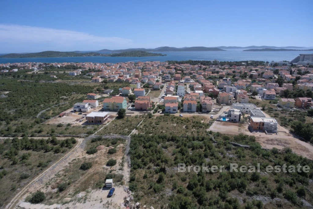 Spacious building plot with sea view