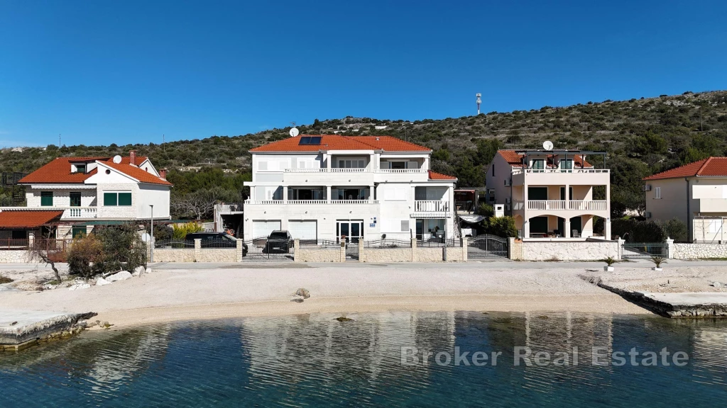 Beautiful villa first row to the sea