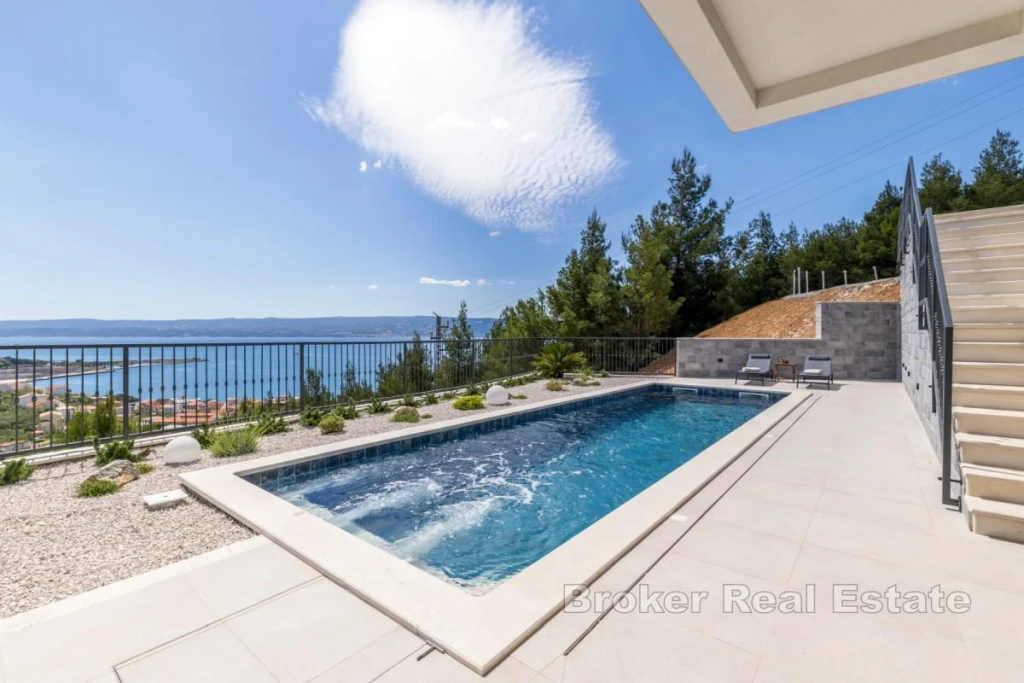 Modern newly built villa with sea view