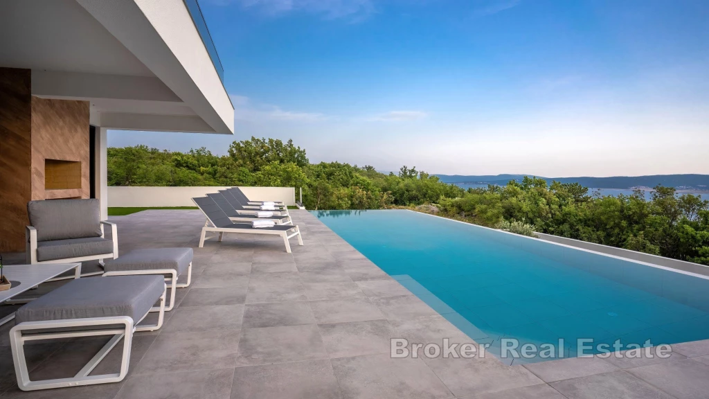 Luxury villa with sea view
