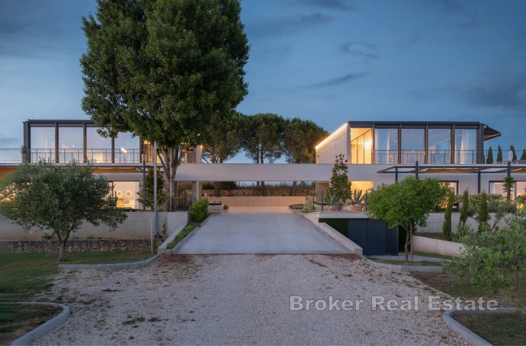 Contemporary villa with panoramic sea view