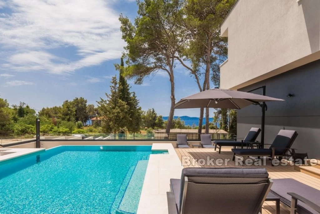 Luxury villa with pool and sea view