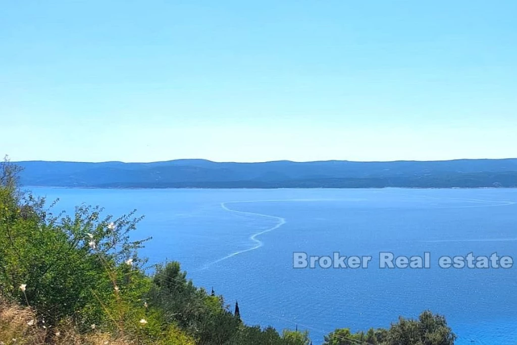 Land in a quiet location with a view of the sea