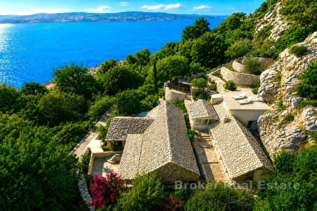 Dalmatian stone estate with swimming pool and panoramic sea views