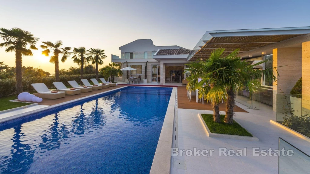 Luxury villa with pool and sea view