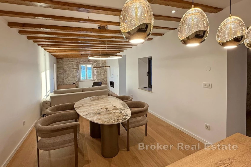 Luxurious apartment in the first row to the sea