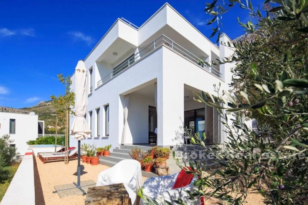 Luxury villa with sea view