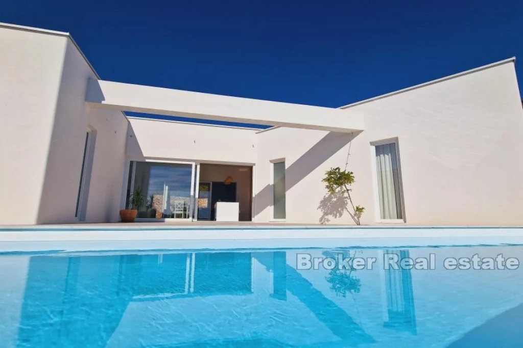 Mediterranean villa with pool and sea view