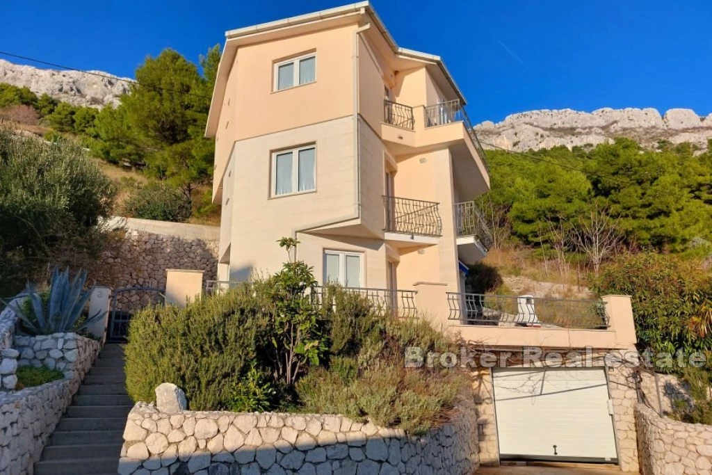 Detached house with a sea view