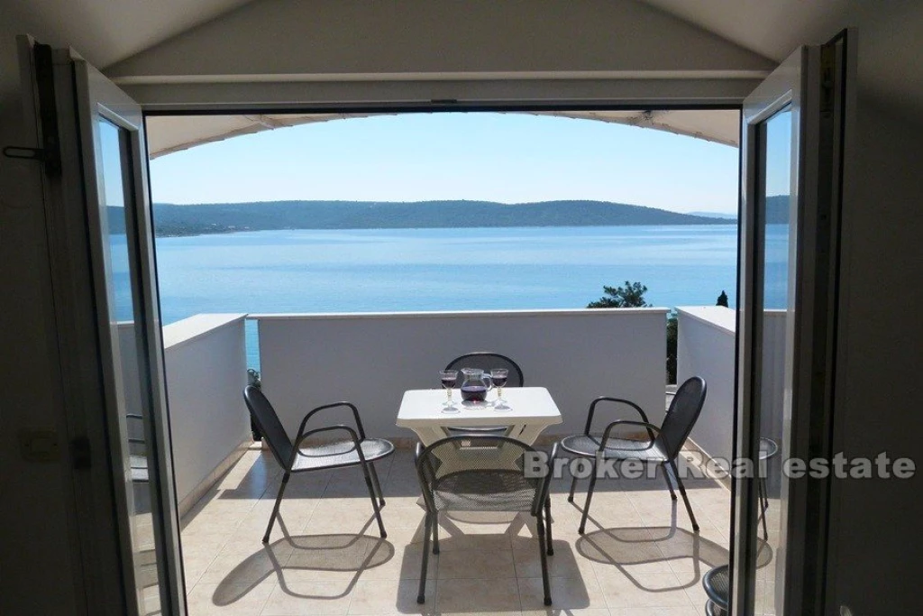 Apartment house with sea view, for sale