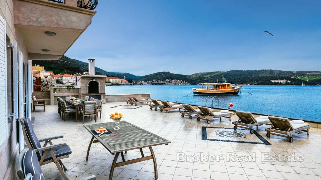 Stone villa, by the sea, for sale
