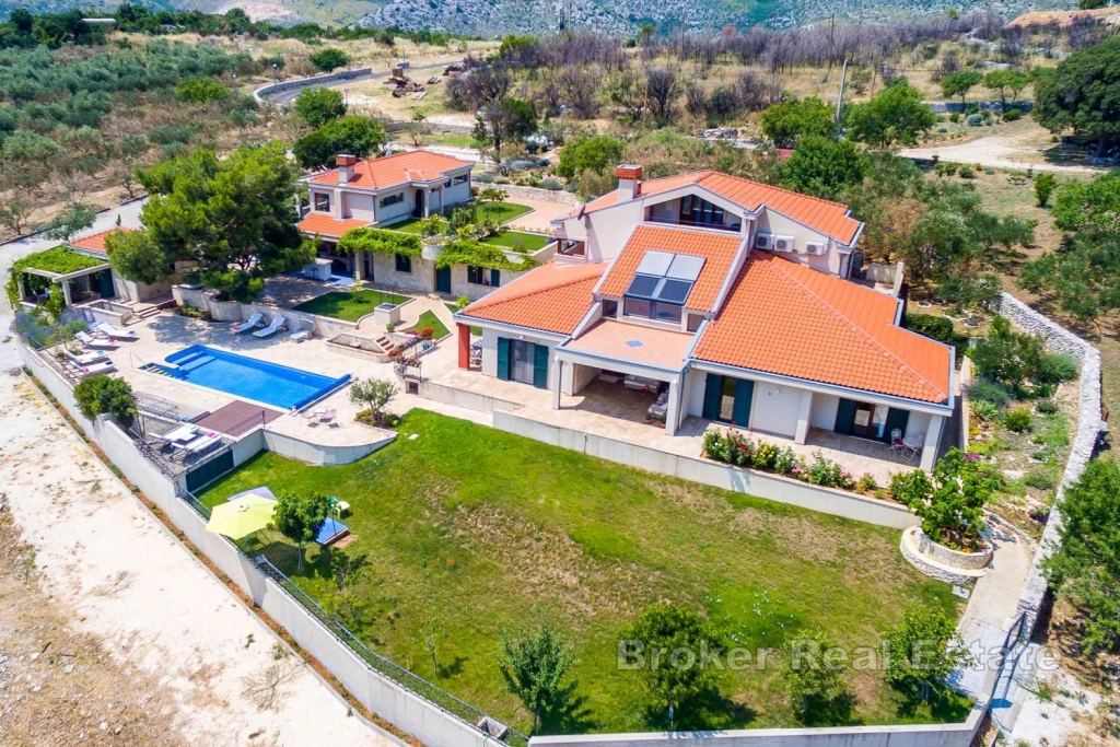 Property with a panoramic sea view