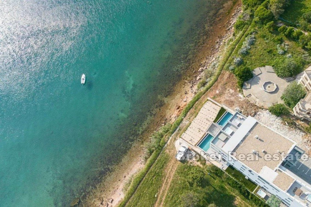 Modern apartment, first row to the sea