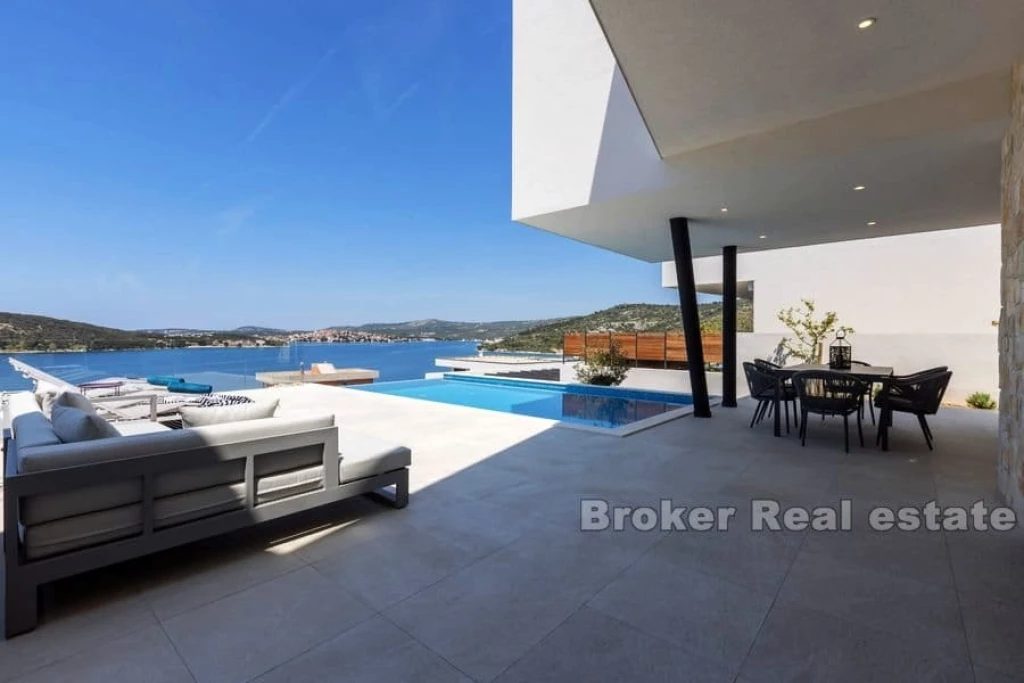 Luxury villa with sea view