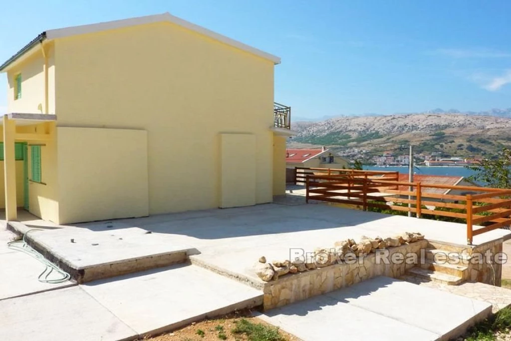 Apartment house with sea view