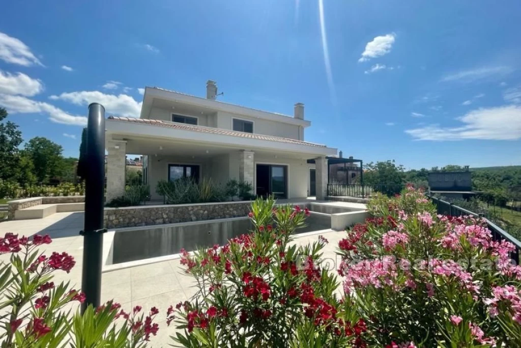 Villa with pool and sea view