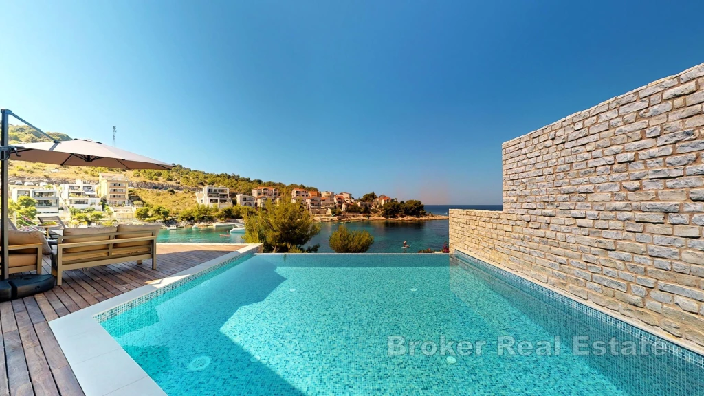 Luxury villa with pool, first row to the sea