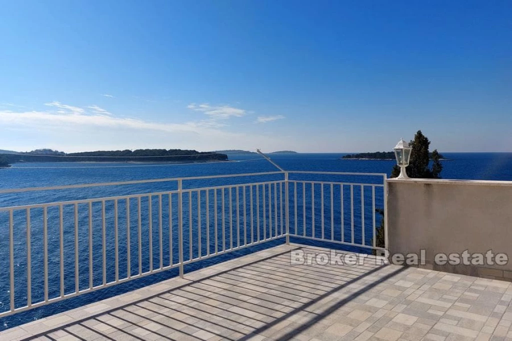 Apartment house in the first row to the sea