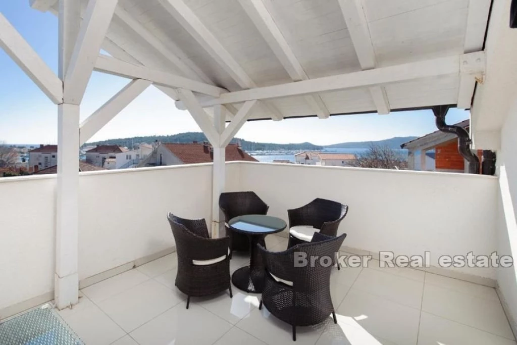 Apartment house with sea view