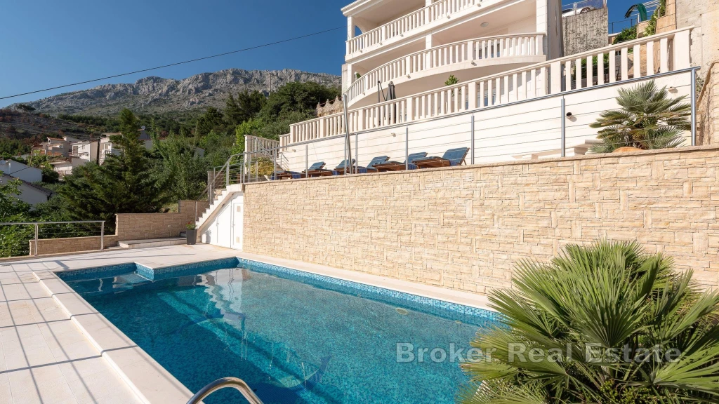 Apartment house with swimming pool