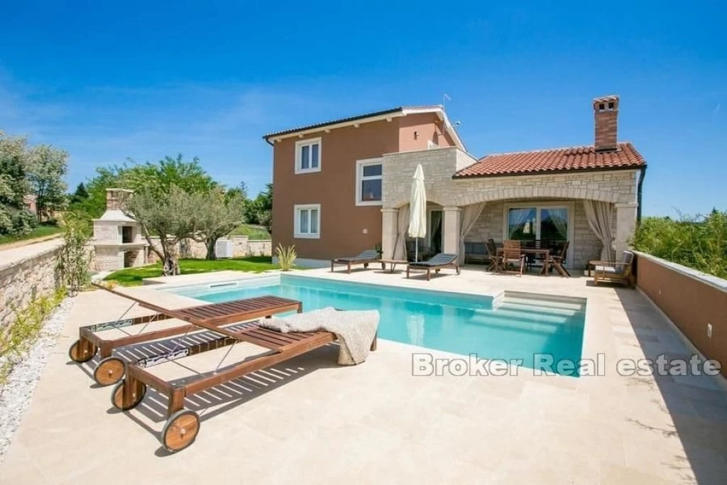 Detached house with pool