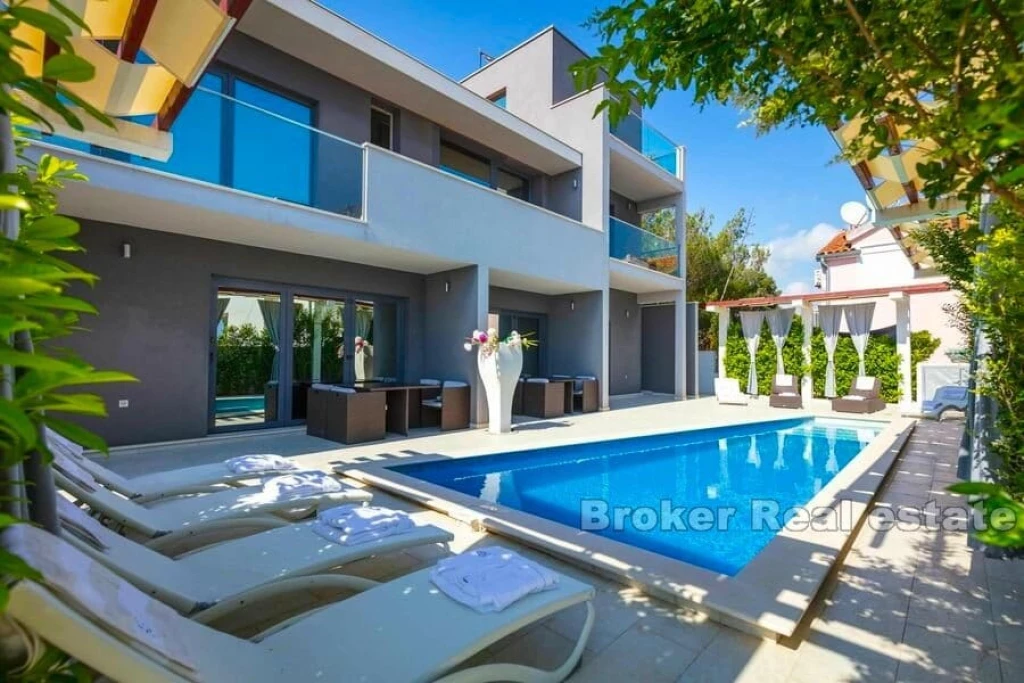 Villa with pool and sea view