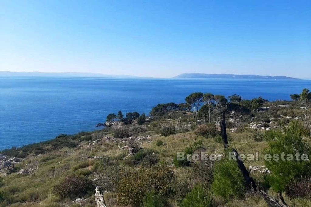 Building plot with a panoramic view of the sea