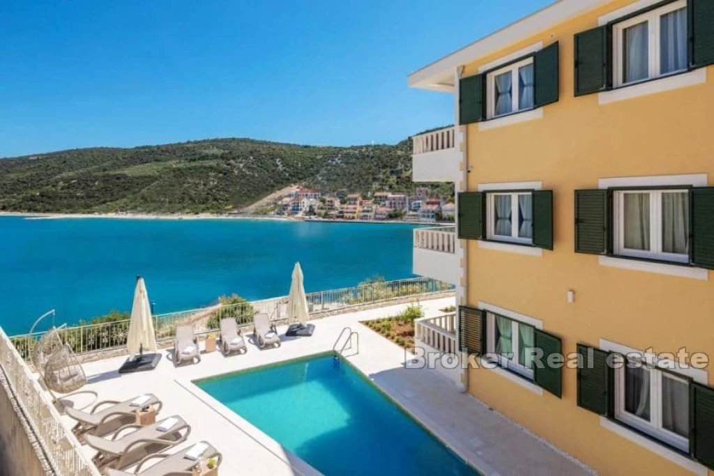 Apartment house with sea view