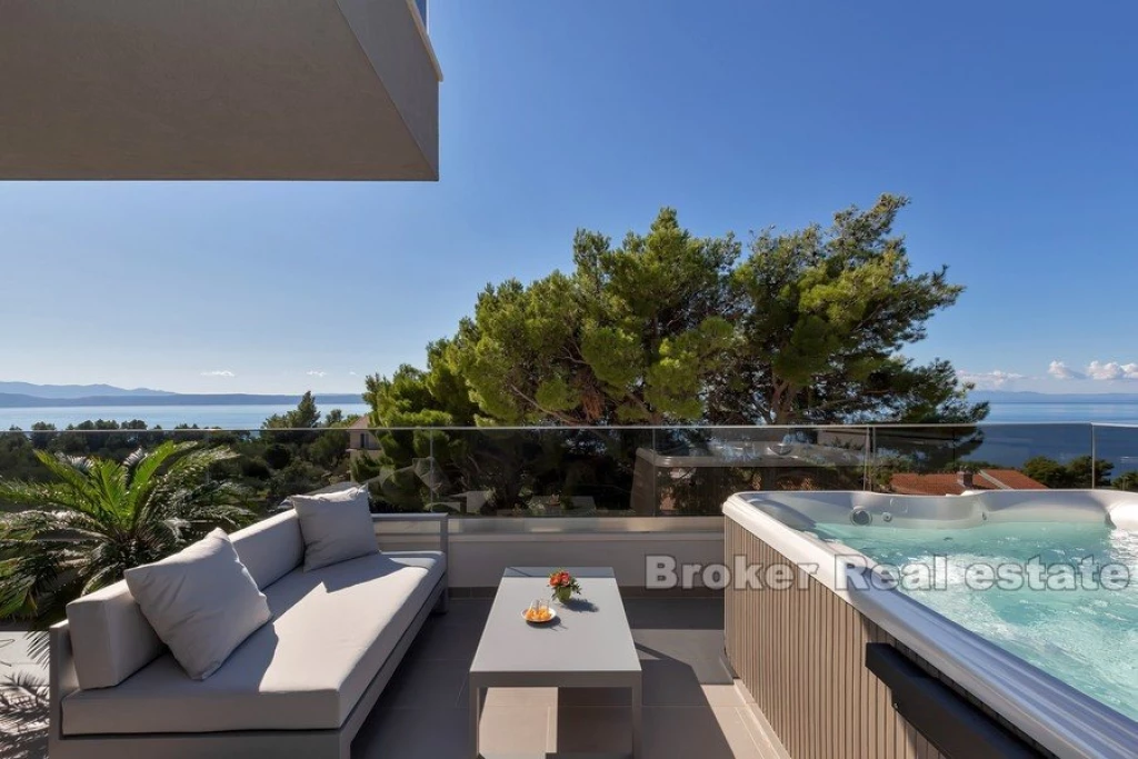 Apartment house with sea view