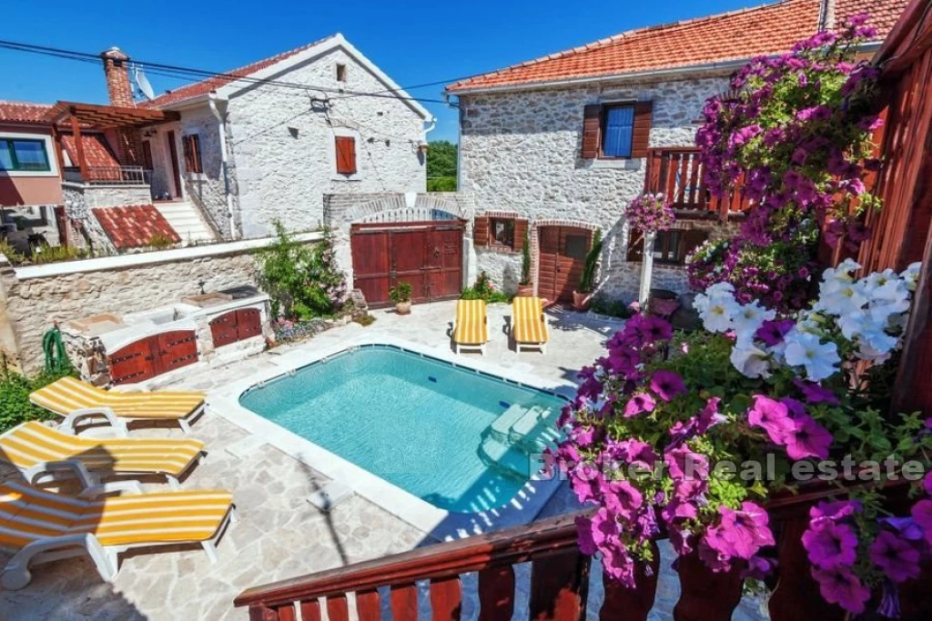 House with apartments and pool