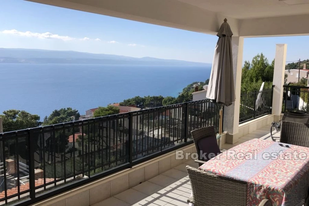 Newly renovated apartment with sea view