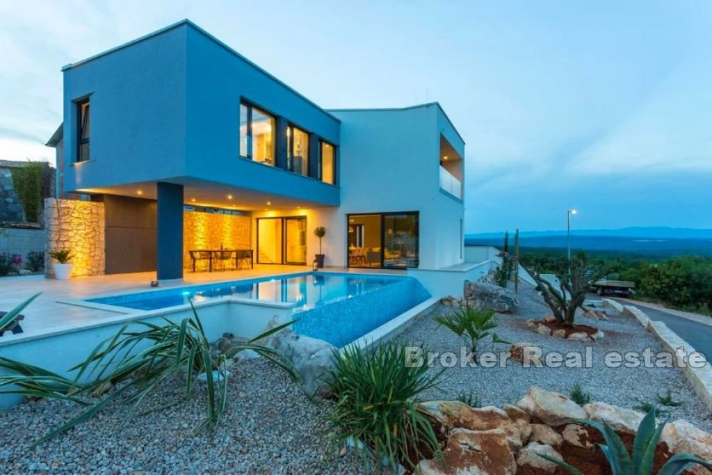 Luxury villa with sea view