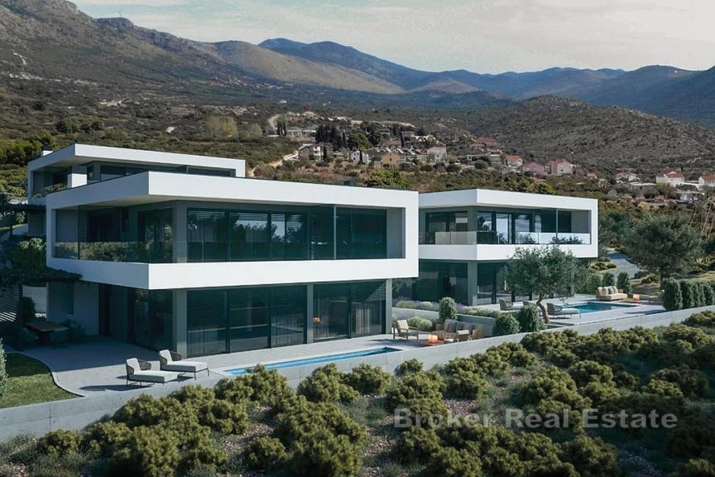 Building land with project in an attractive location near the sea