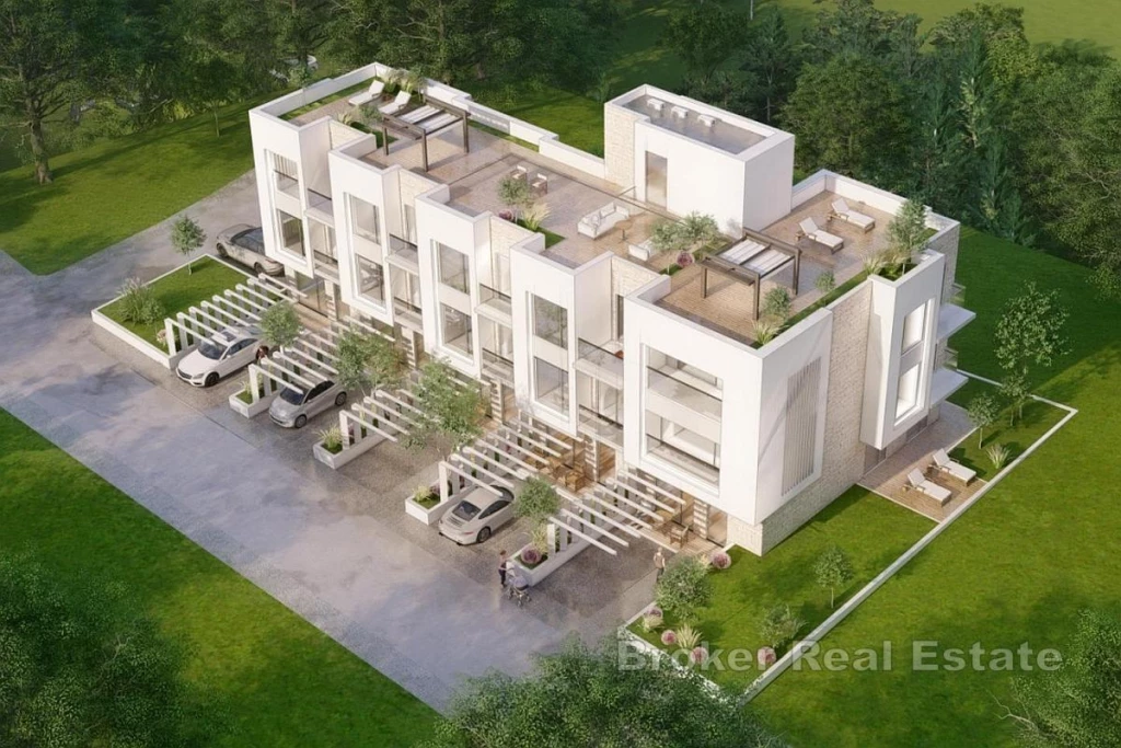 Two-story apartment with garden and parking